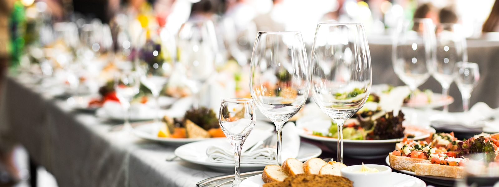 Sparkling glassware stands on long table prepared for wedding di Sparkling glassware stands on long table prepared for wedding dinner